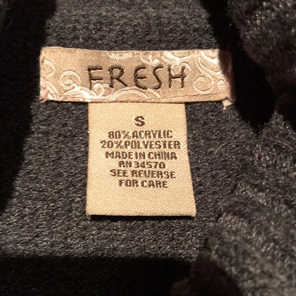 Beautiful poncho sweater - Picture 4 of 5